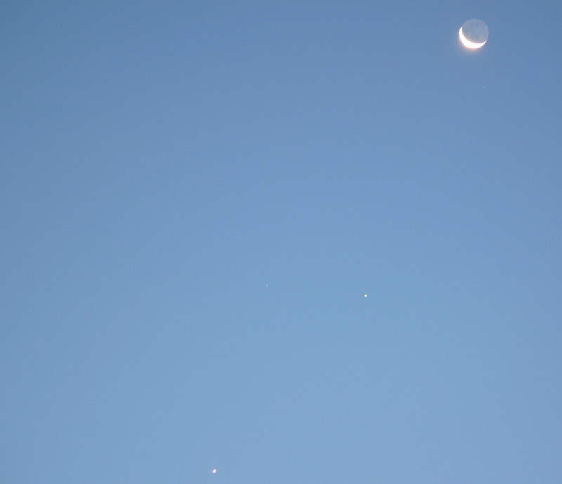 Mondsichel und Erdlicht mit Jupiter und Venus